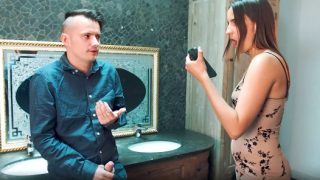 Gigi Max Hoort Een Geil Geluidje