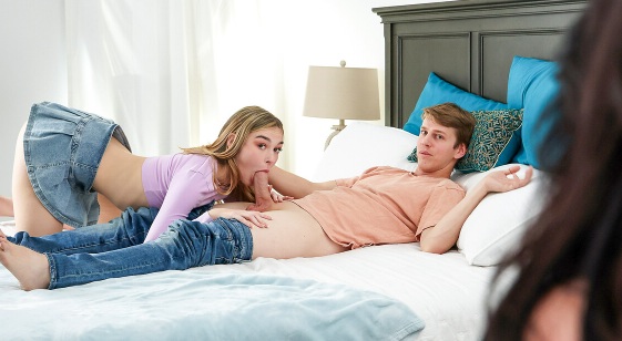 Della Cate And Lola Valentine Show You How To Suck A Cock