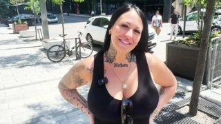 JacquieEtMichelTV — Fanny — 32 Years Old, A Bubbly Canadian
