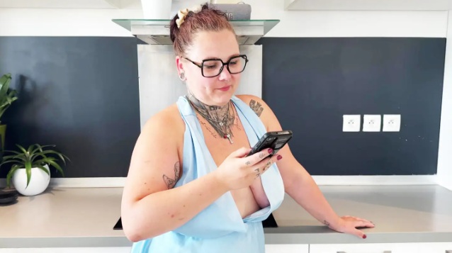 JacquieEtMichelTV — Lolita — Has Some Strengths To Offer