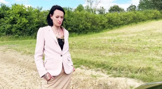 JacquieEtMichelTV — Emilie — Knows How To Take Charge